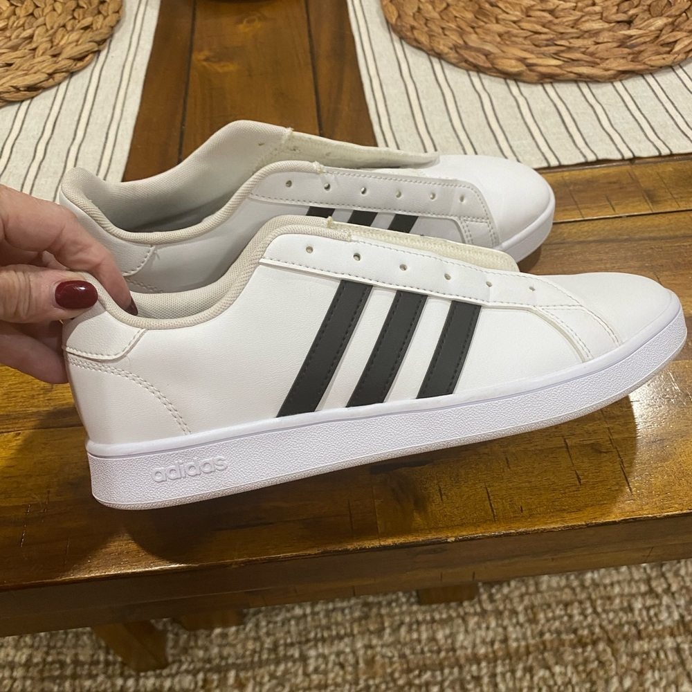 Adidas Men’s Classic Black/White leather. Size 6.5